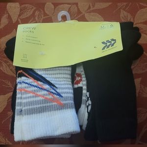 All In Motion Boys Medium (9- 2  1/2) Shoe Size Black & White W/ 6 Pairs